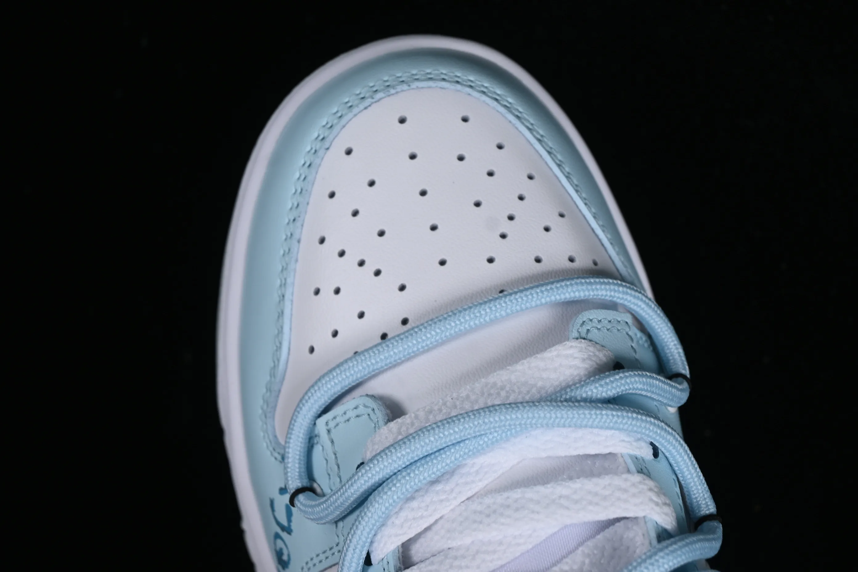 All categories Nk SB Dunk series Nk SB Dunk Low low-top sneakers Nk Dunk Low heart playing card graffiti American North Carolina blue SB strap low-top casual sneakers DV0831-101